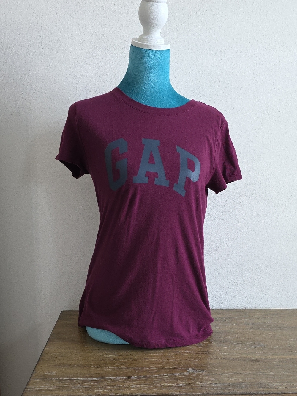 GAP Women's Short Sleeve Logo Tee in Plum